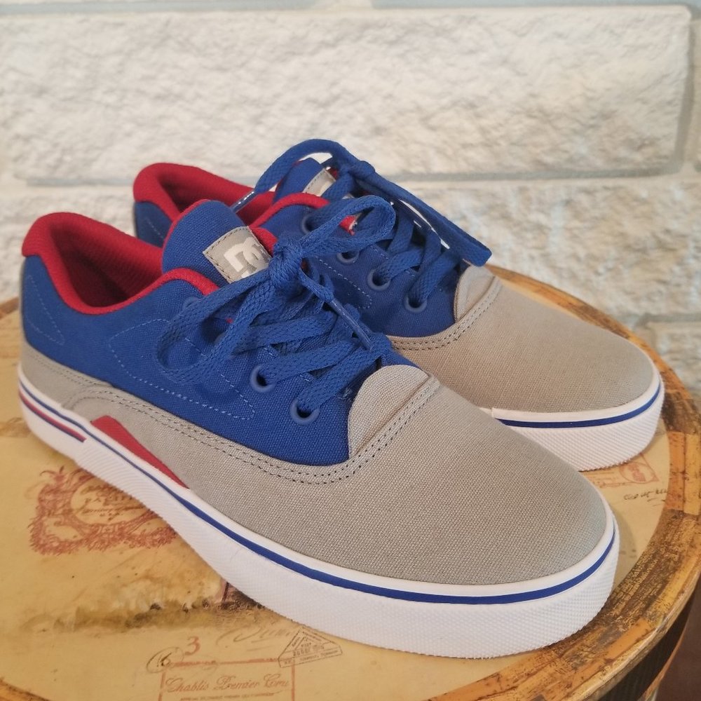 DC Sultan TX Sneakers NWOT Youth Size 3